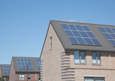 Einfamilienhaus mit Solaranlage auf dem Dach